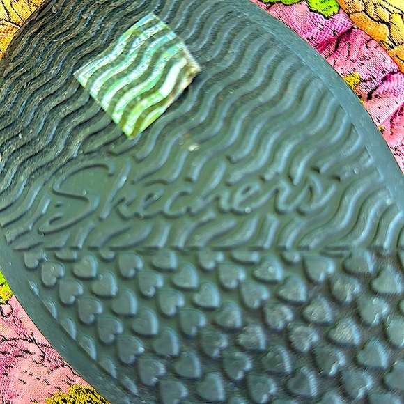 SKECHERS strappy elastic sandals. Size 9.5.  White - Picture 7 of 7